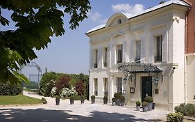 Pavillon Henri IV Hotel Restaurant Gastronomique Terrasse